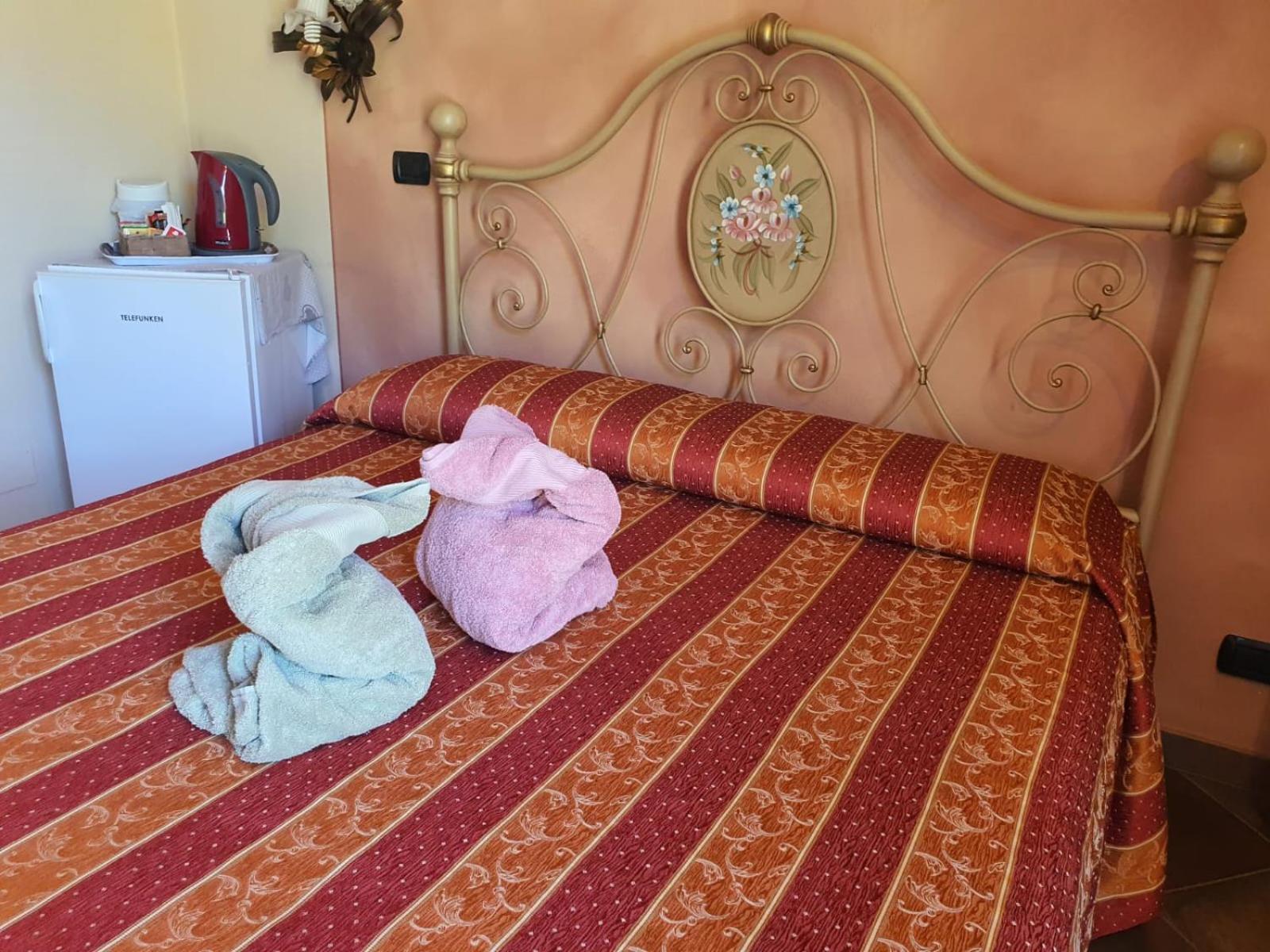 Agriturismo Cascina L'Arche Santo Stefano Belbo Buitenkant foto